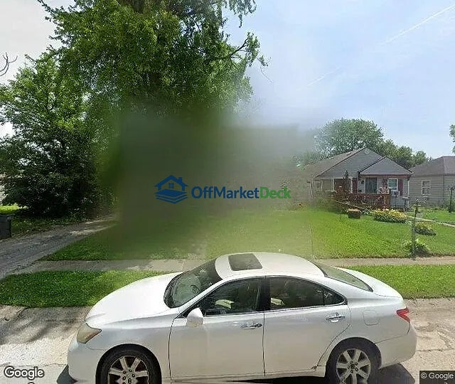 Off-market house in Indianapolis, Indiana — 2 beds, 1 bath, $64,900 — photo 2 of 3
