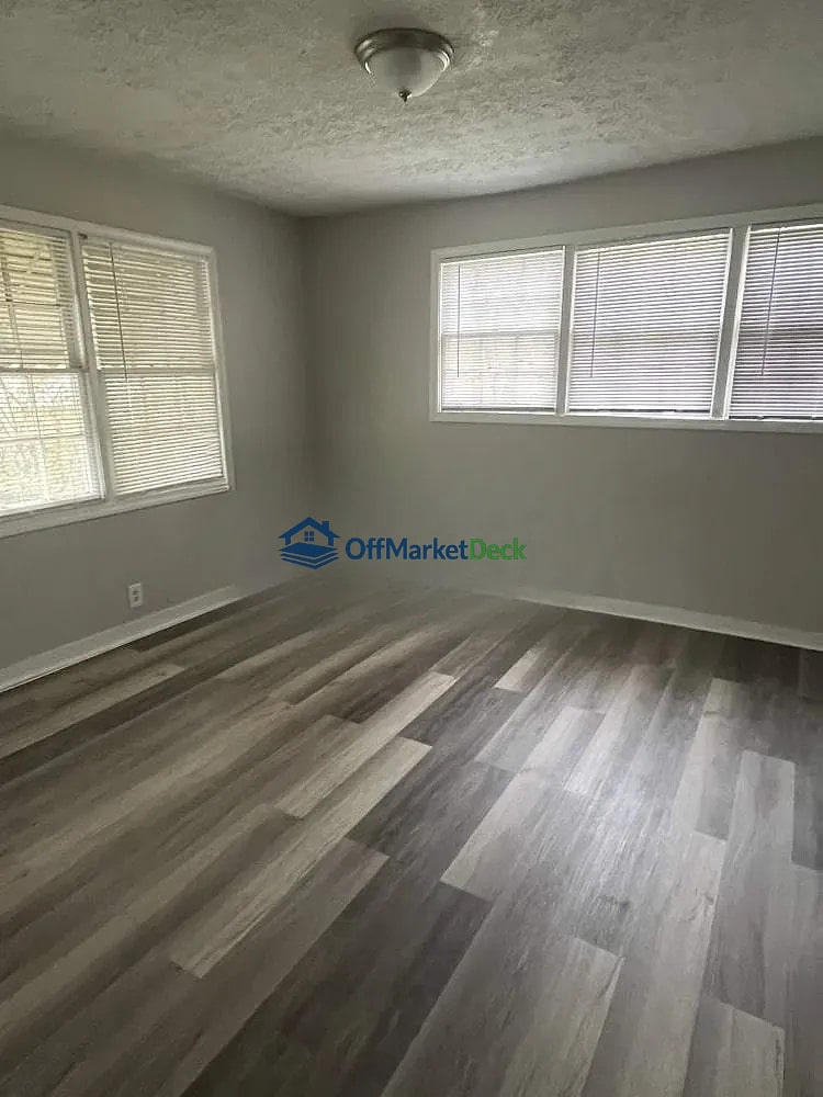 Off-market house in Atlanta, Georgia — 3 beds, 2 baths, $190,000 — photo 8 of 8