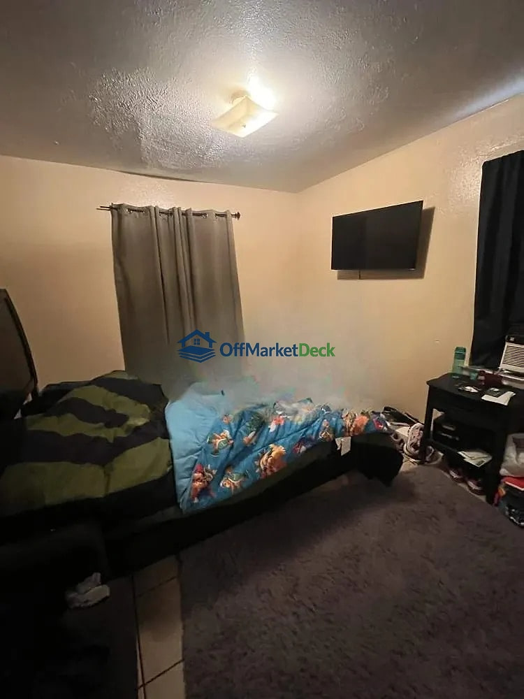 Off-market house in Dallas, Texas — 4 beds, 1 bath, $155,000 — photo 5 of 8