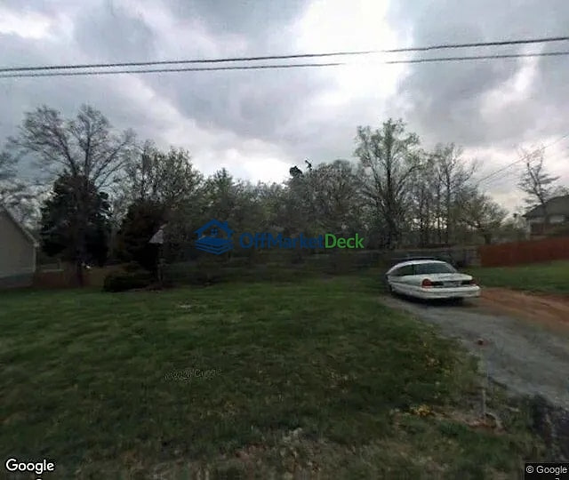 Off-market house in Woodlawn, Tennessee — 3 beds, 2 baths, $259,900 — photo 3 of 3