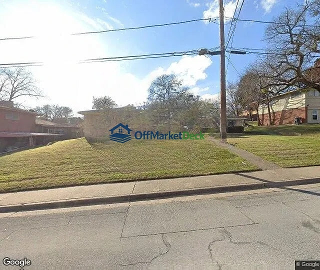 Off-market house in Dallas, Texas — 3 beds, 2 baths, $209,500 — photo 2 of 3