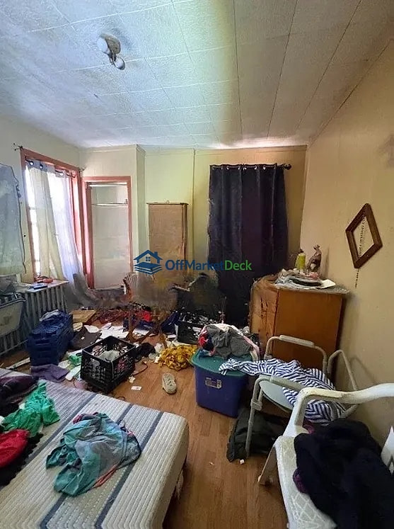 Off-market house in Chester, Pennsylvania — 3 beds, 1 bath, $80,000 — photo 4 of 8