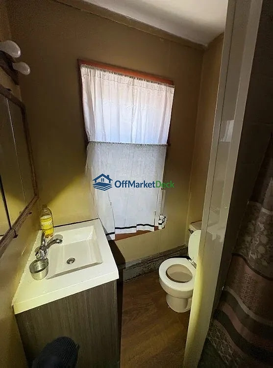Off-market house in Chester, Pennsylvania — 3 beds, 1 bath, $80,000 — photo 7 of 8