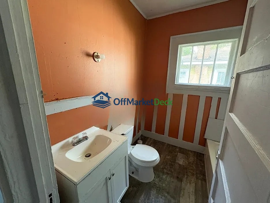 Off-market house in Laurel, Mississippi — 2 beds, 2 baths, $58,000 — photo 3 of 8
