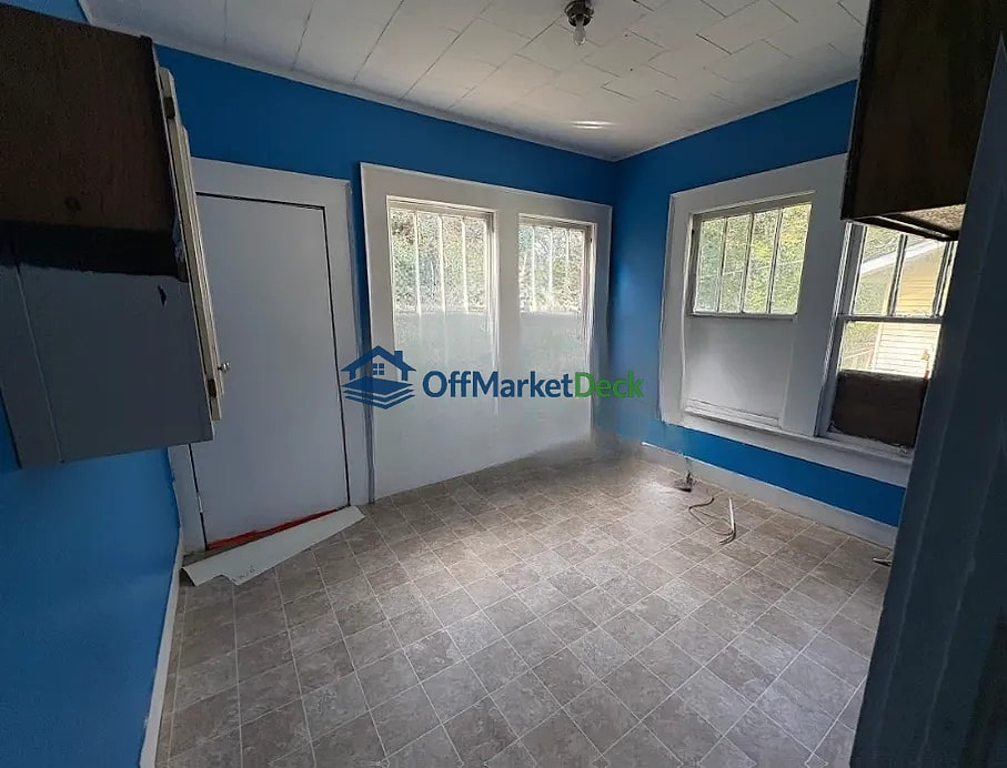 Off-market house in Laurel, Mississippi — 2 beds, 2 baths, $58,000 — photo 7 of 8