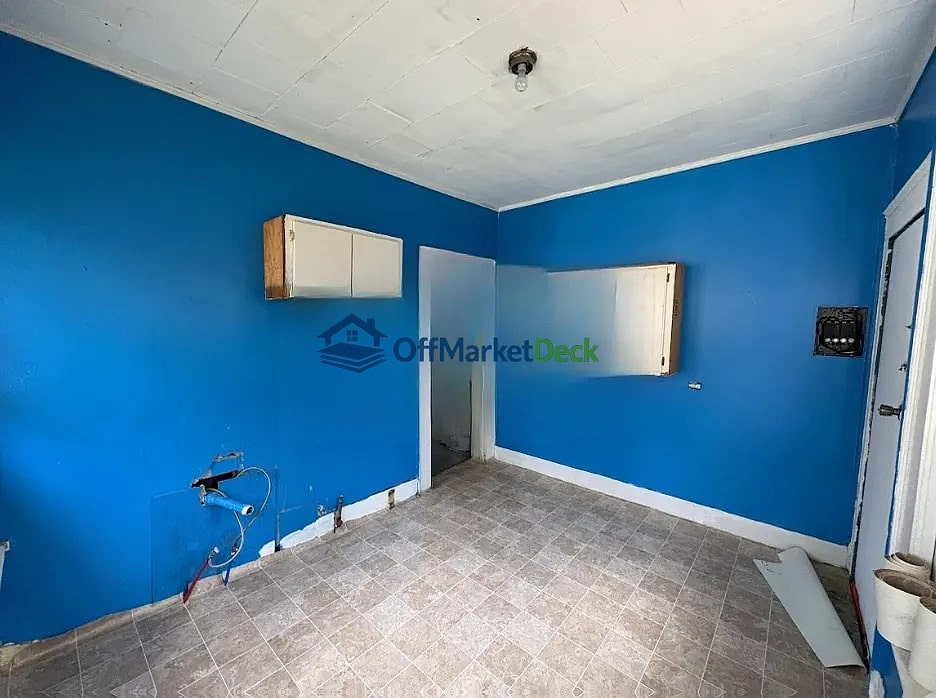 Off-market house in Laurel, Mississippi — 2 beds, 2 baths, $58,000 — photo 8 of 8