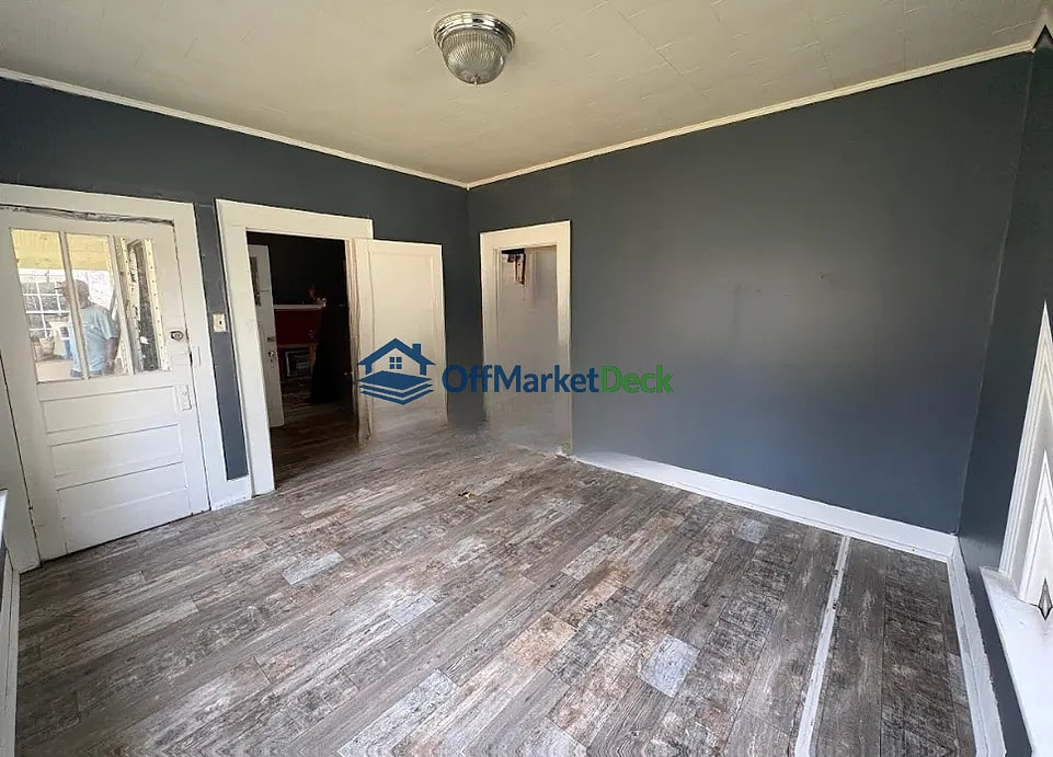 Off-market house in Laurel, Mississippi — 2 beds, 2 baths, $58,000 — photo 5 of 8