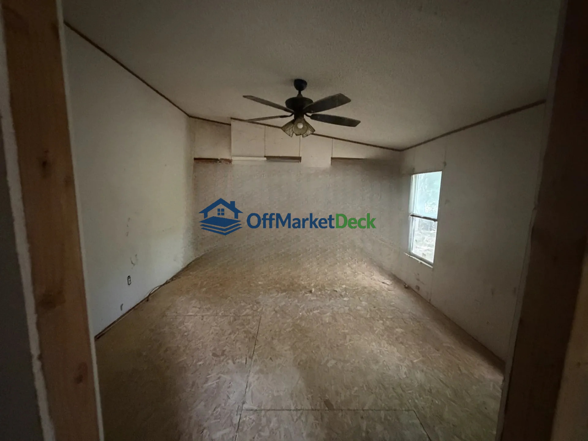 Off-market mobile in Waxahachie, Texas — 3 beds, 2 baths, $115,000 — photo 5 of 8