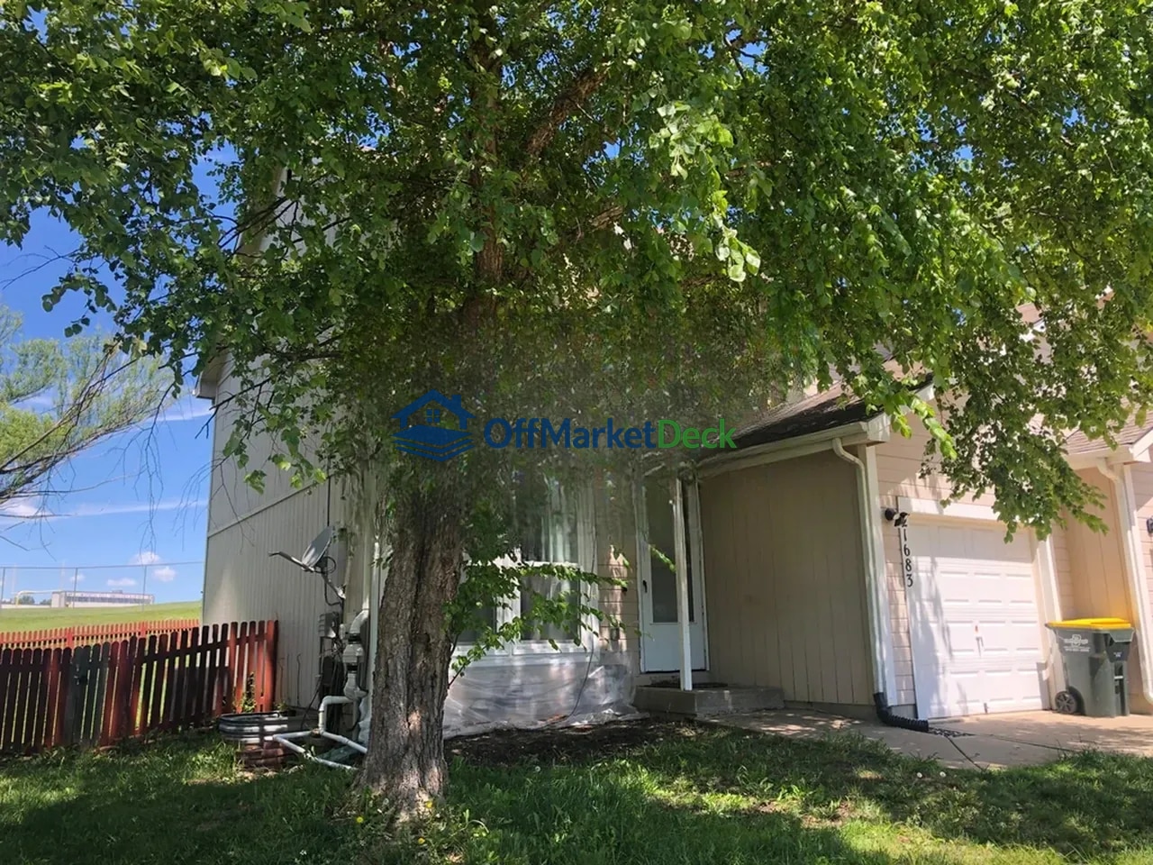 Off-market house in Spring Hill, Kansas — 3 beds, 2.5 baths, $164,900 — photo 6 of 8
