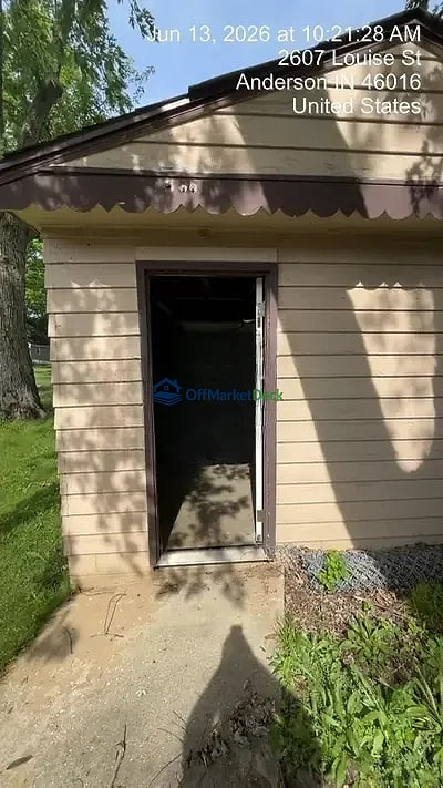 Off-market house in Anderson, Indiana — 3 beds, 1 bath, $54,900 — photo 3 of 8