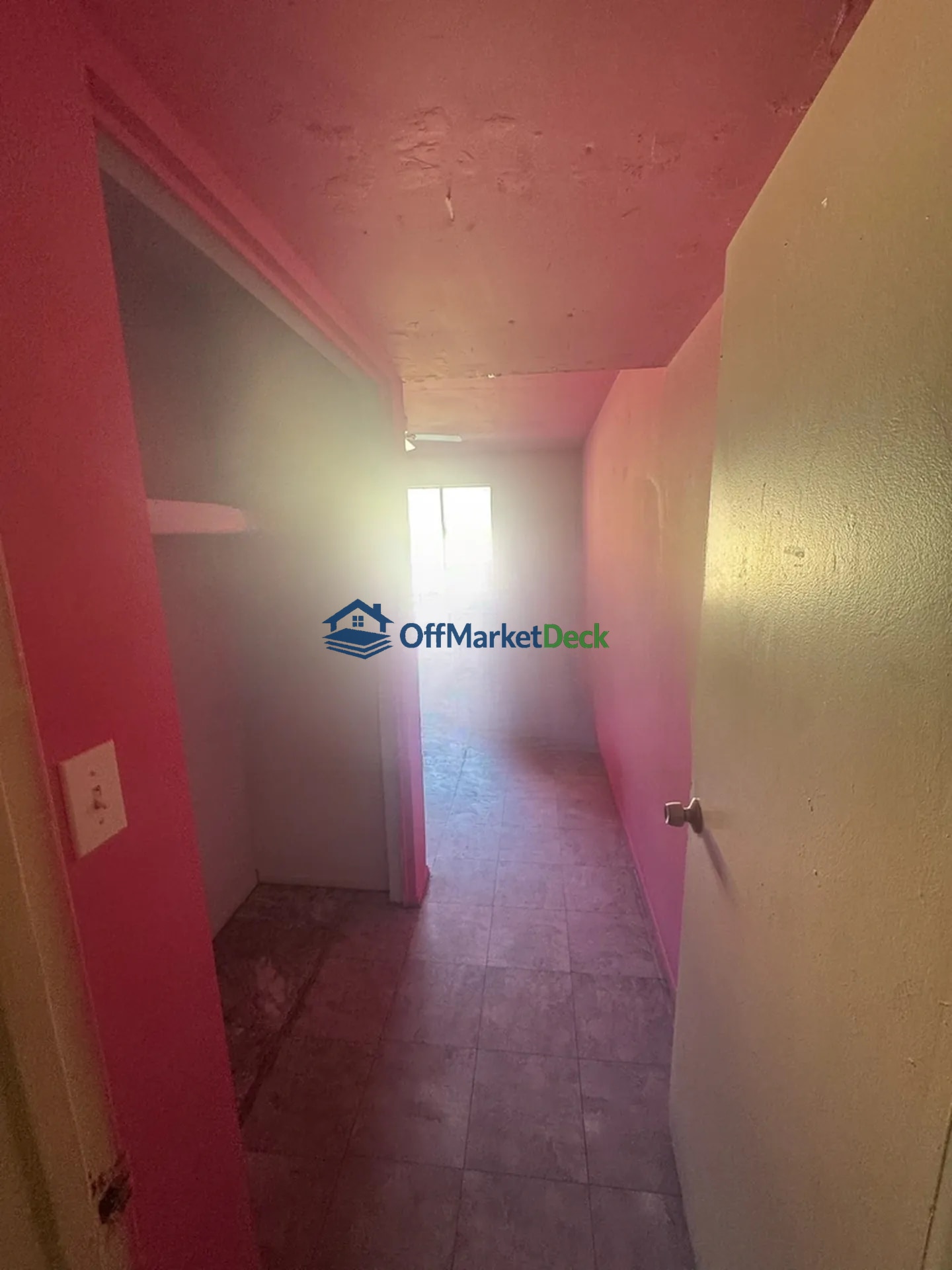 Off-market house in Phoenix, Arizona — 3 beds, 2 baths, $329,990 — photo 3 of 8