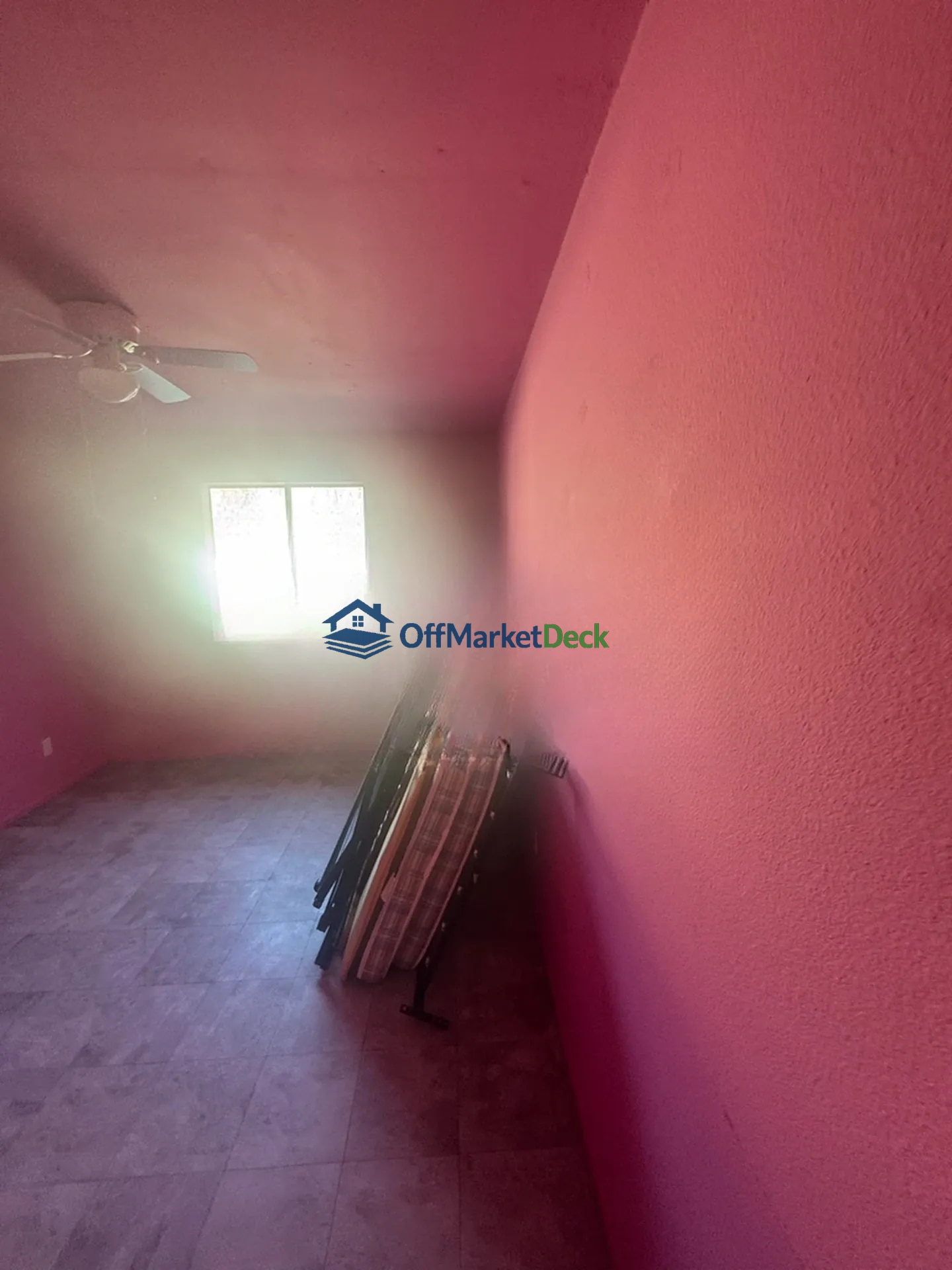 Off-market house in Phoenix, Arizona — 3 beds, 2 baths, $329,990 — photo 4 of 8