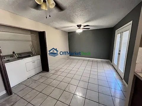 Off-market house in Yuma, Arizona — 3 beds, 2 baths, $184,990 — photo 6 of 8