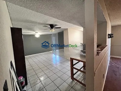 Off-market house in Yuma, Arizona — 3 beds, 2 baths, $184,990 — photo 2 of 8