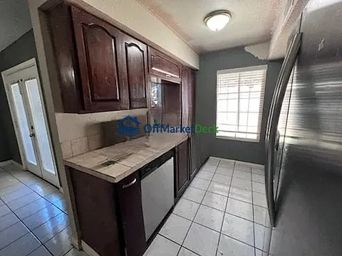 Off-market house in Yuma, Arizona — 3 beds, 2 baths, $184,990 — photo 4 of 8