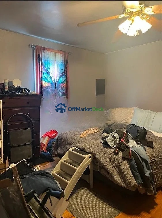 Off-market house in Penns Grove, New Jersey — 3 beds, 2 baths, $180,000 — photo 4 of 8