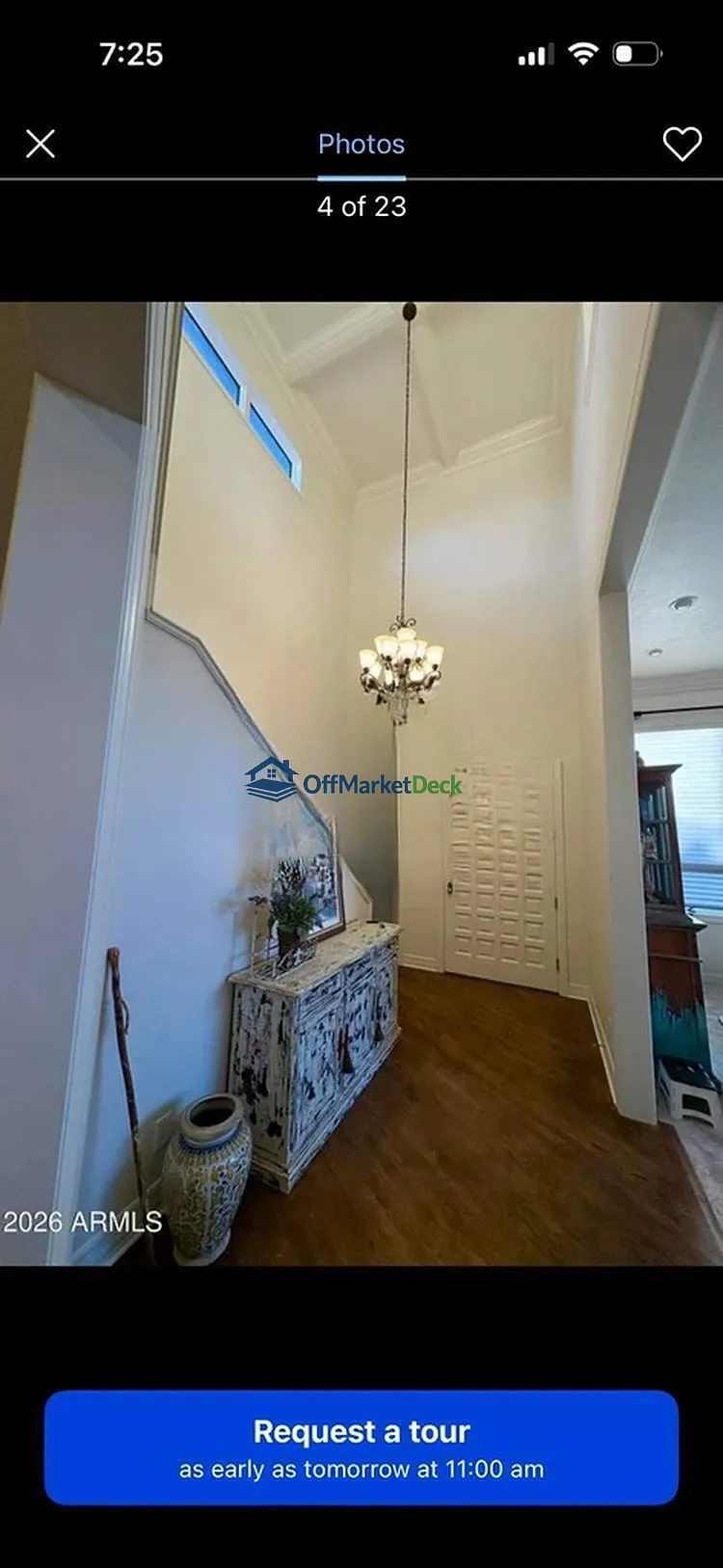 Off-market house in Phoenix, Arizona — 2 beds, 3 baths, $920,000 — photo 4 of 5
