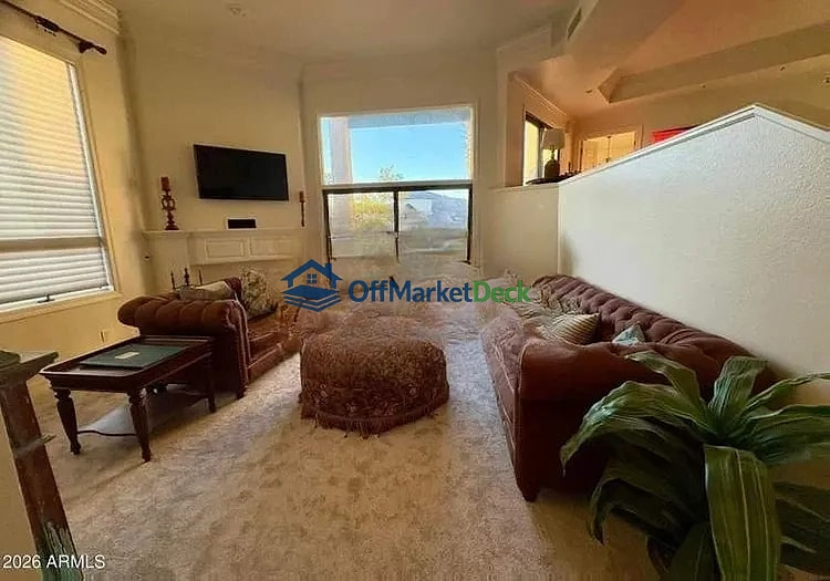 Off-market house in Phoenix, Arizona — 2 beds, 3 baths, $920,000 — photo 5 of 5