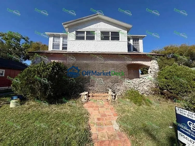 Off-market house in St. Augustine, Florida — 5 beds, 2 baths, $519,000 — photo 2 of 5