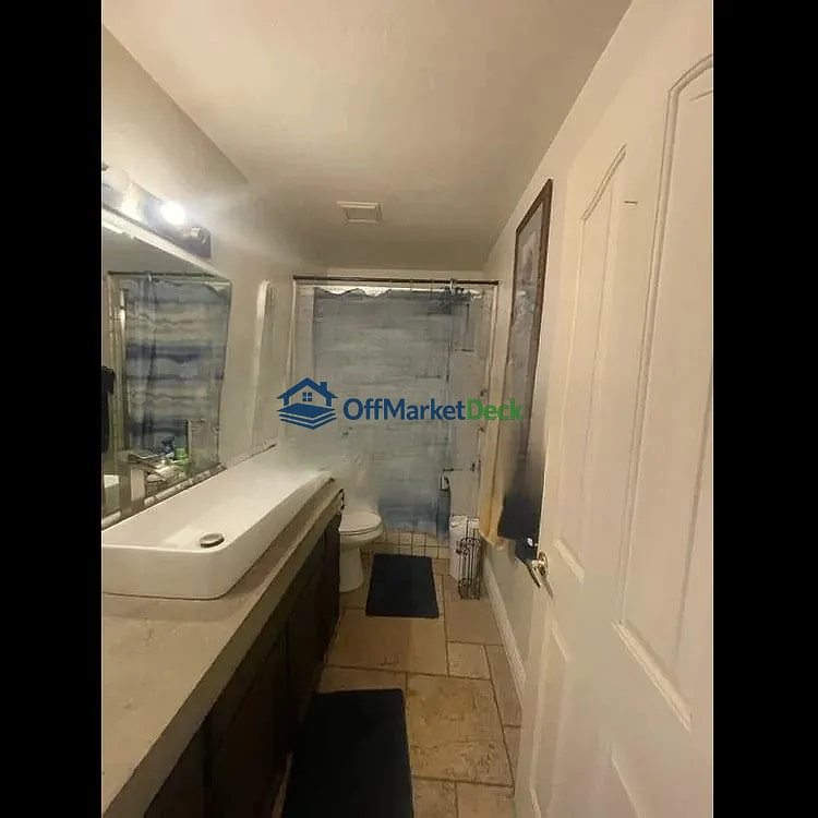 Off-market house in Scottsdale, Arizona — 5 beds, 3 baths, $999,999 — photo 2 of 5