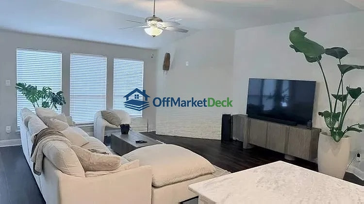 Off-market house in Keene, Texas — 4 beds, 2 baths, $25,500 — photo 5 of 5