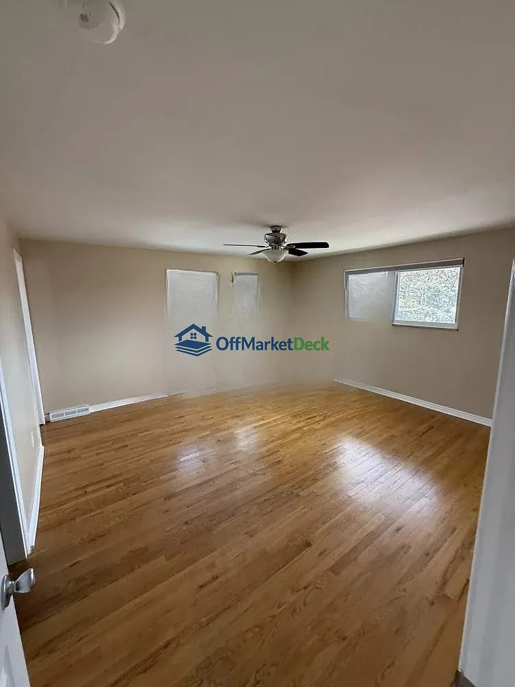 Off-market house in Denver, Colorado — 3 beds, 3 baths, $575,000 — photo 7 of 8