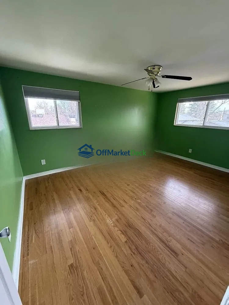 Off-market house in Denver, Colorado — 3 beds, 3 baths, $575,000 — photo 6 of 8