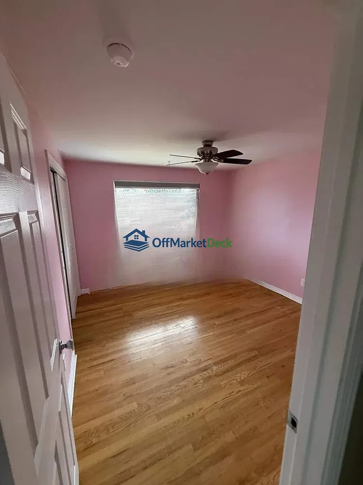 Off-market house in Denver, Colorado — 3 beds, 3 baths, $575,000 — photo 5 of 8
