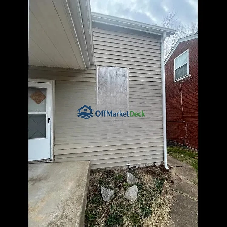 Off-market house in Saint Charles, Missouri — 3 beds, 1 bath, $64,000 — photo 4 of 5