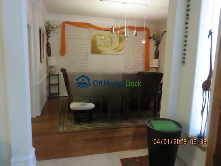 Off-market house in Sugar Land, Texas — 6 beds, 4 baths, $545,500 — photo 4 of 5