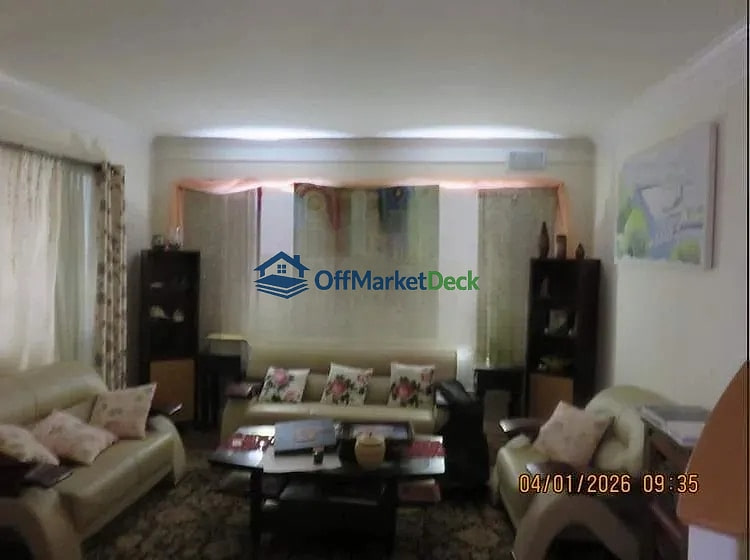 Off-market house in Sugar Land, Texas — 6 beds, 4 baths, $545,500 — photo 3 of 5
