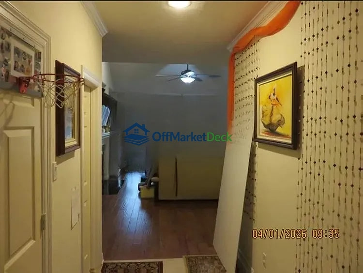 Off-market house in Sugar Land, Texas — 6 beds, 4 baths, $545,500 — photo 2 of 5
