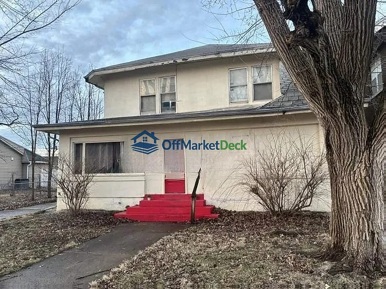 Off-market house in Kirksville, Missouri — 6 beds, 1 bath, $65,000 — photo 2 of 5