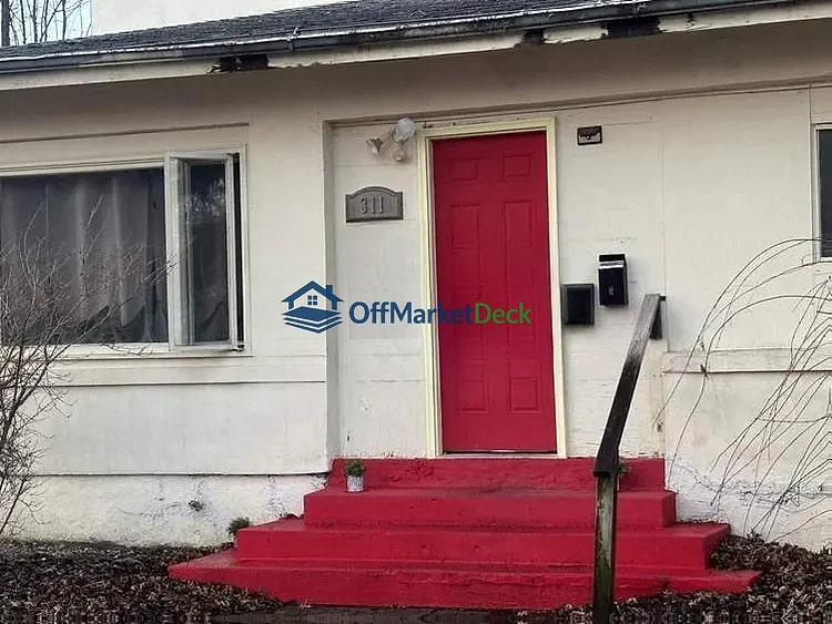 Off-market house in Kirksville, Missouri — 6 beds, 1 bath, $65,000 — photo 4 of 5