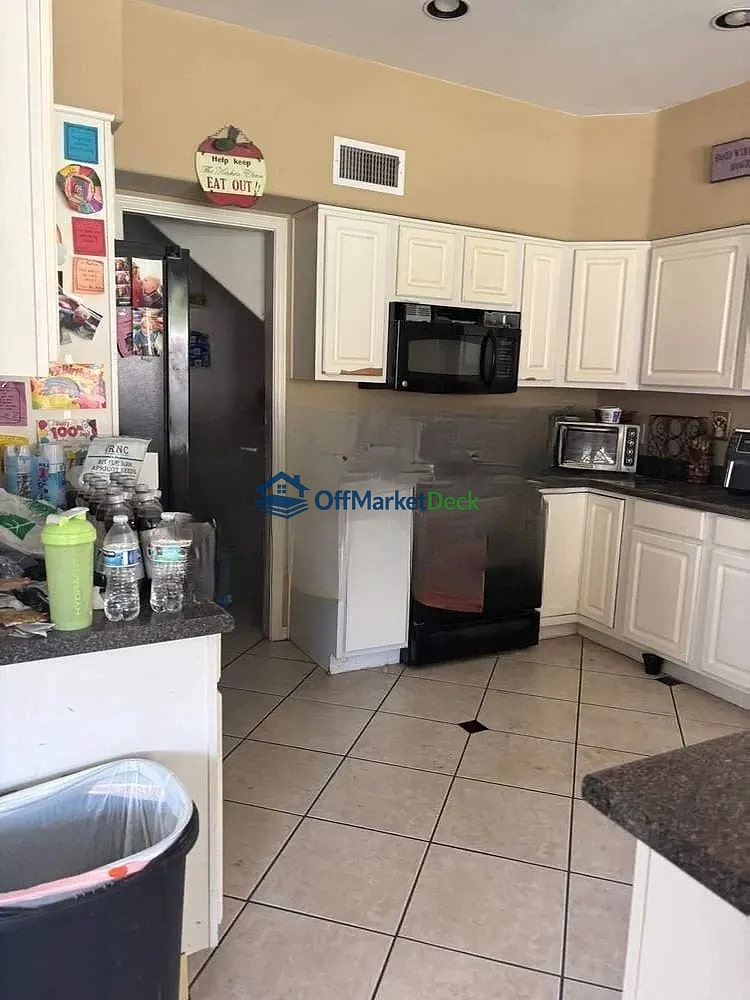 Off-market house in Gilbert, Arizona — 4 beds, 3 baths, $595,000 — photo 4 of 5