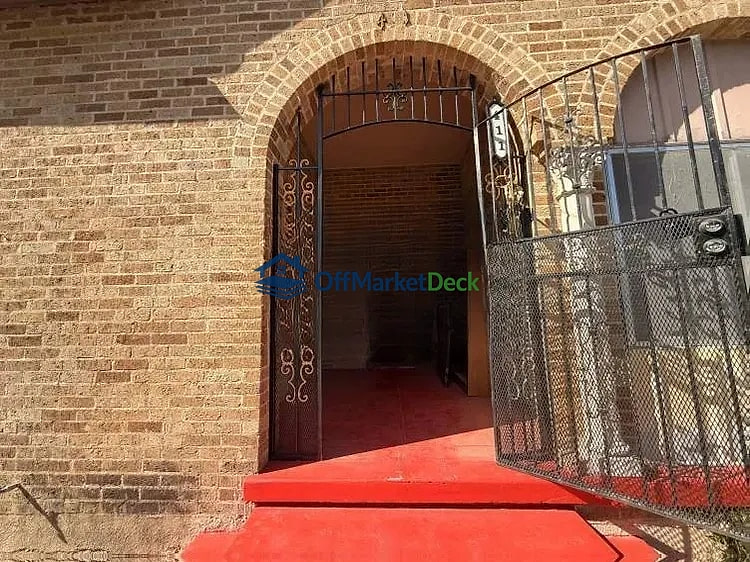 Off-market house in San Antonio, Texas — 4 beds, 3.5 baths, $369,500 — photo 5 of 5
