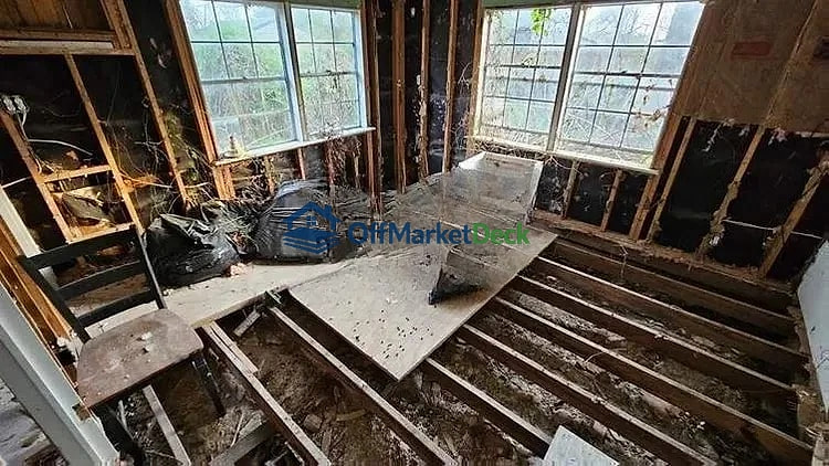 Off-market house in Livingston, Texas — 3 beds, 2 baths, $69,900 — photo 4 of 5