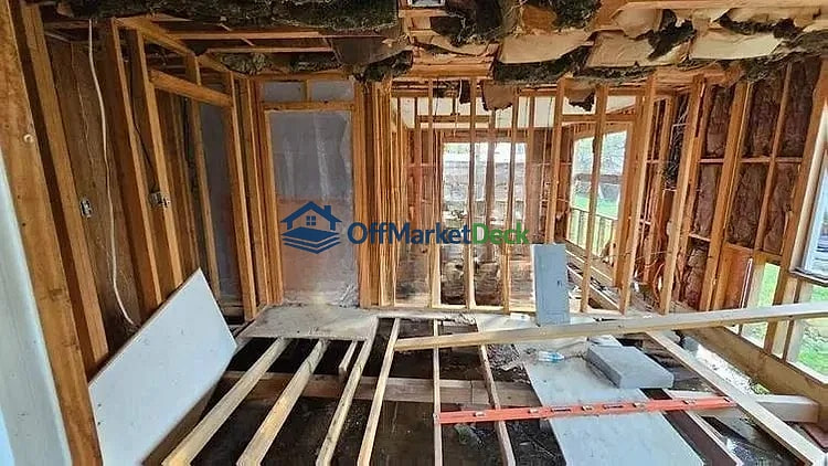 Off-market house in Livingston, Texas — 3 beds, 2 baths, $69,900 — photo 5 of 5