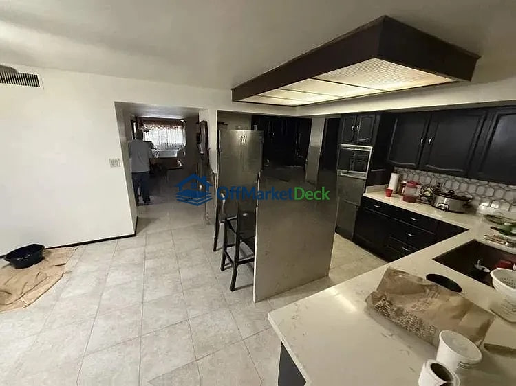 Off-market house in Scottsdale, Arizona — 3 beds, 2 baths, $1,125,000 — photo 3 of 5
