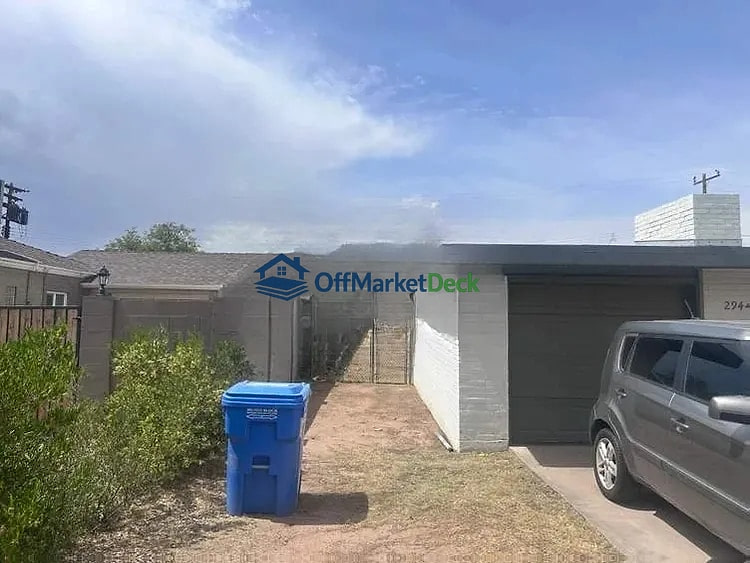Off-market house in Phoenix, Arizona — 3 beds, 1 bath, $415,000 — photo 4 of 5