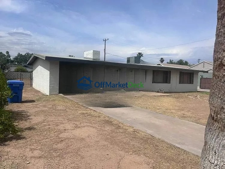 Off-market house in Phoenix, Arizona — 3 beds, 1 bath, $415,000 — photo 3 of 5