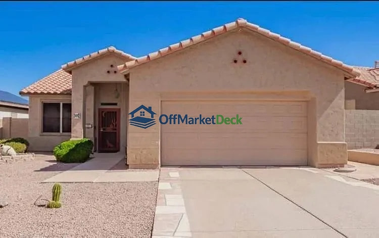 Off-market house in Surprise, Arizona — 2 beds, 2 baths, $265,000 — photo 4 of 5