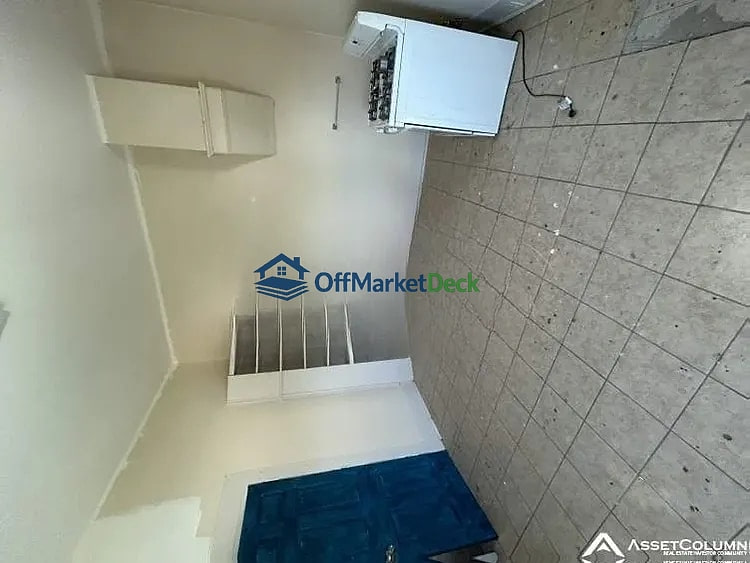 Off-market house in Galveston, Texas — 3 beds, 2 baths, $215,000 — photo 7 of 8