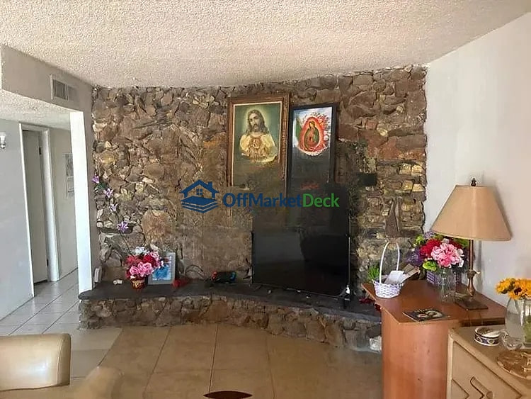 Off-market house in Mesa, Arizona — 4 beds, 2 baths, $349,900 — photo 5 of 5