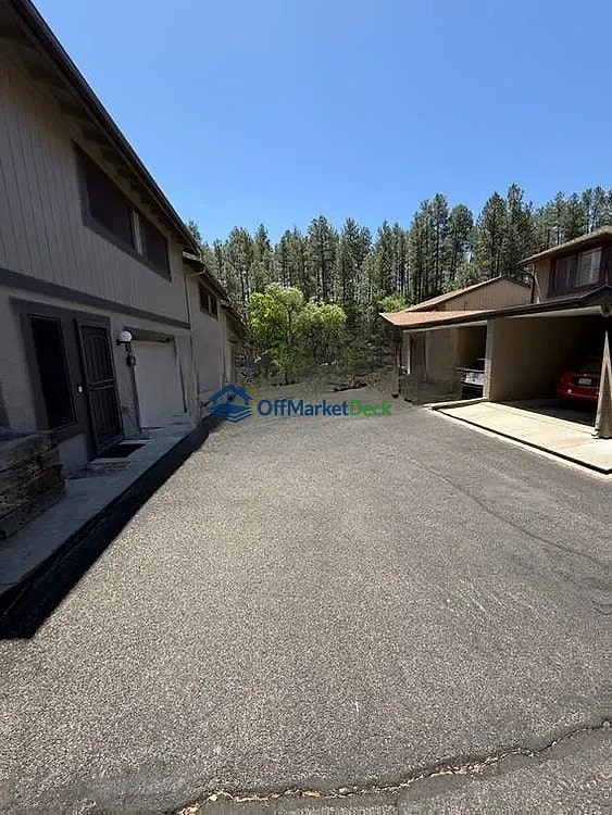 Off-market house in Prescott, Arizona — 3 beds, 2.5 baths, $325,000 — photo 2 of 8