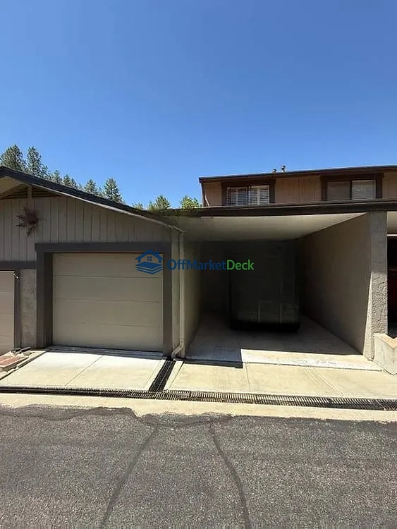 Off-market house in Prescott, Arizona — 3 beds, 2.5 baths, $325,000 — photo 3 of 8