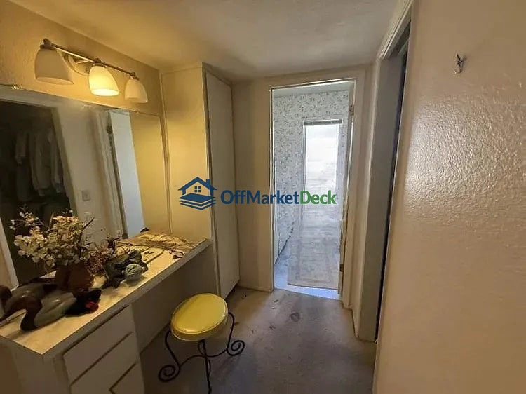 Off-market house in Sun City, Arizona — 2 beds, 2 baths, $163,500 — photo 4 of 5