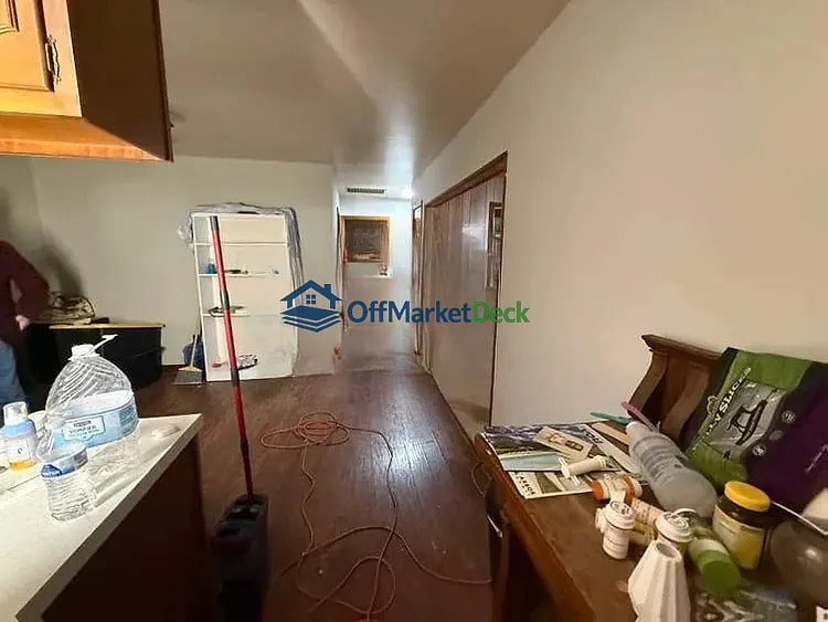 Off-market house in Noblesville, Indiana — 2 beds, 1 bath, $169,000 — photo 3 of 5