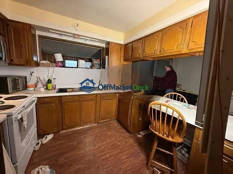Off-market house in Noblesville, Indiana — 2 beds, 1 bath, $169,000 — photo 2 of 5