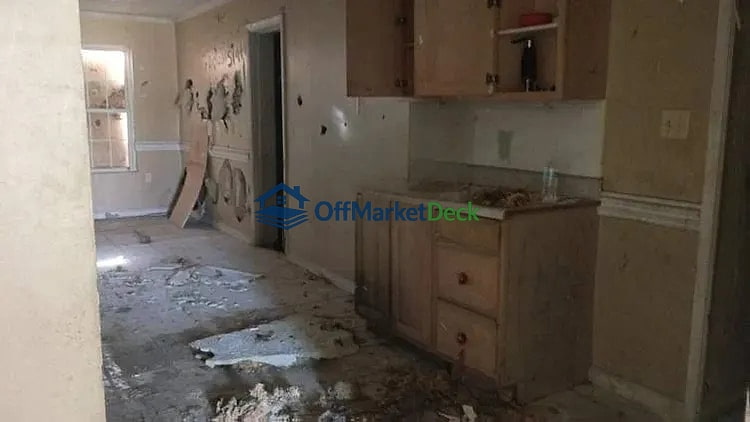 Off-market house in Augusta, Georgia — 4 beds, 2 baths, $59,000 — photo 4 of 5